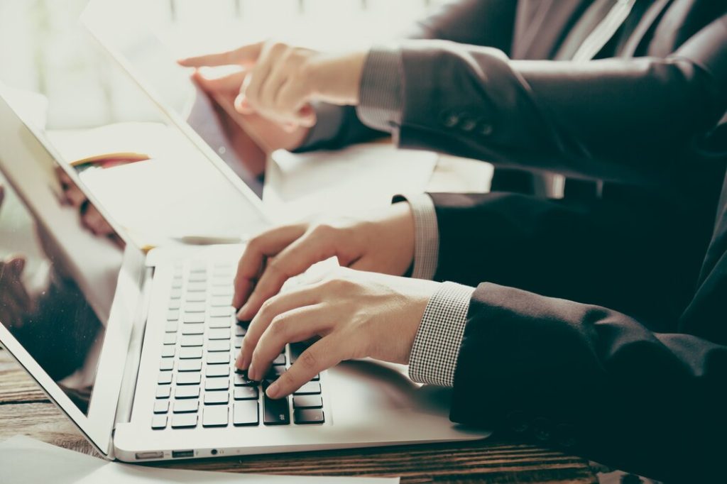 آیا ChatGPT میتواند در نوشتن مقالات علمی کمک کند؟