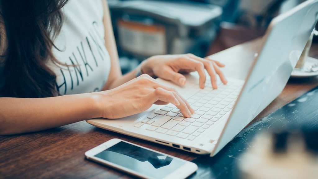 آیا ChatGPT میتواند در نوشتن مقالات علمی کمک کند؟